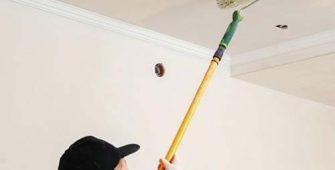 чем покрасить потолок в ванной