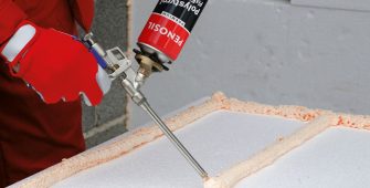 Применение монтажной пены во время ремонта